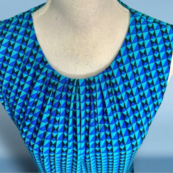 Calvin Klein ‘Sleeveless Pleat Neck Knit Top’ in Electric Blue Geometric Print M - Picture 11 of 12